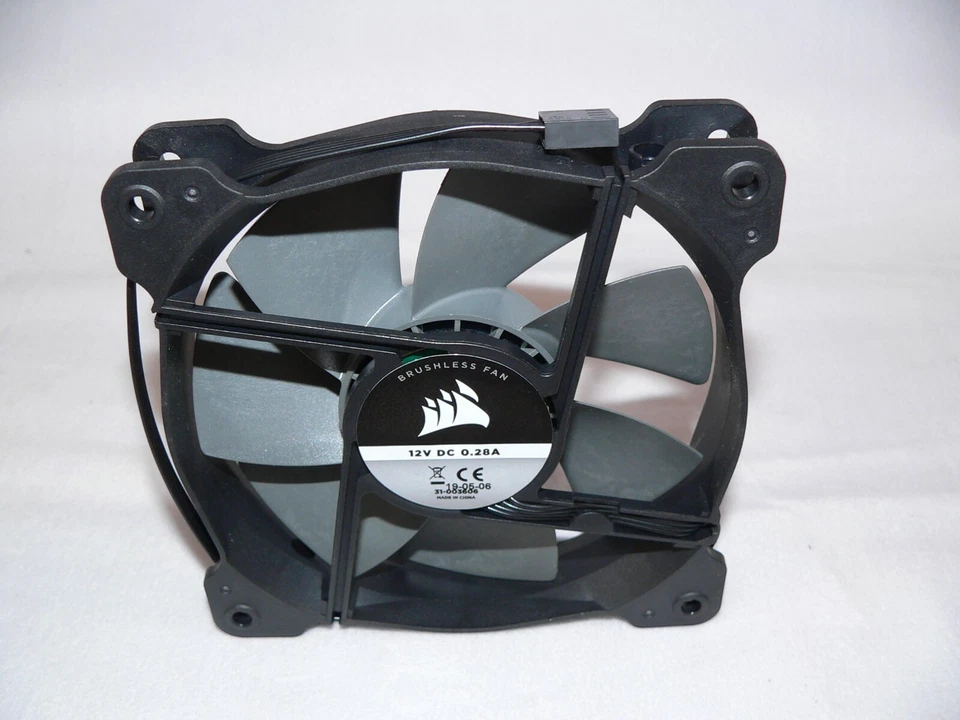 Corsair 12V DC 0.28A 120mm 4-pin PWM Case Cooling Brushless FAN - NEW - Image 2 of 4