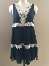 Amanda Uprichard Black/Cream Lace Lightweight Sleeveless V-Neck Dress Size P