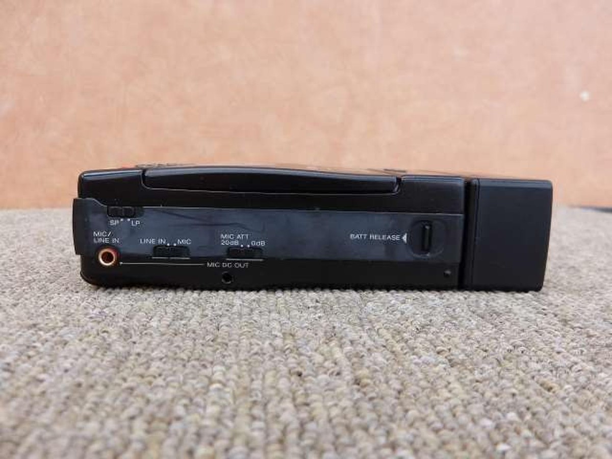 ポータブルプレーヤー SONY TCD-D3 Sony TCD-D3 Portable DAT Recorder Digital Tape Japan Used Sony