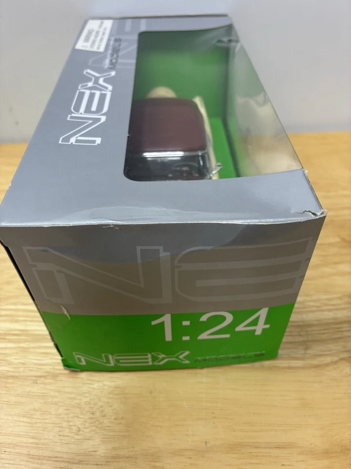 Nuevo en caja Welly 1:24 1953 Packard Caribbean Convertible Amarillo 1/24 Foto 4 de 4