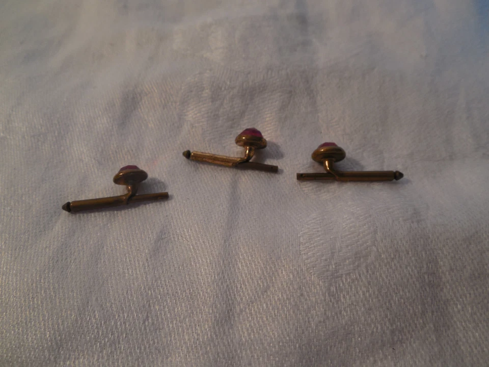 Vintage brass tone ruby red glass dome collar stays, cufflinks - Image 4 of 4