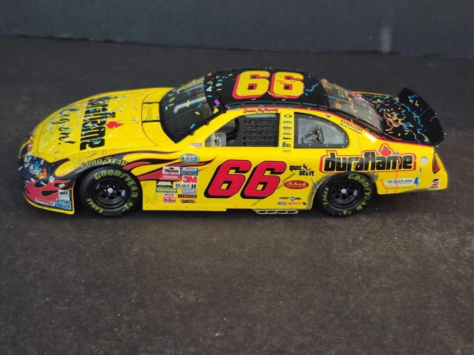 Acción 2004 Jamie McMurray #66 Duraflame Darlington Win Nascar 1:24 Diecast Foto 2 de 4