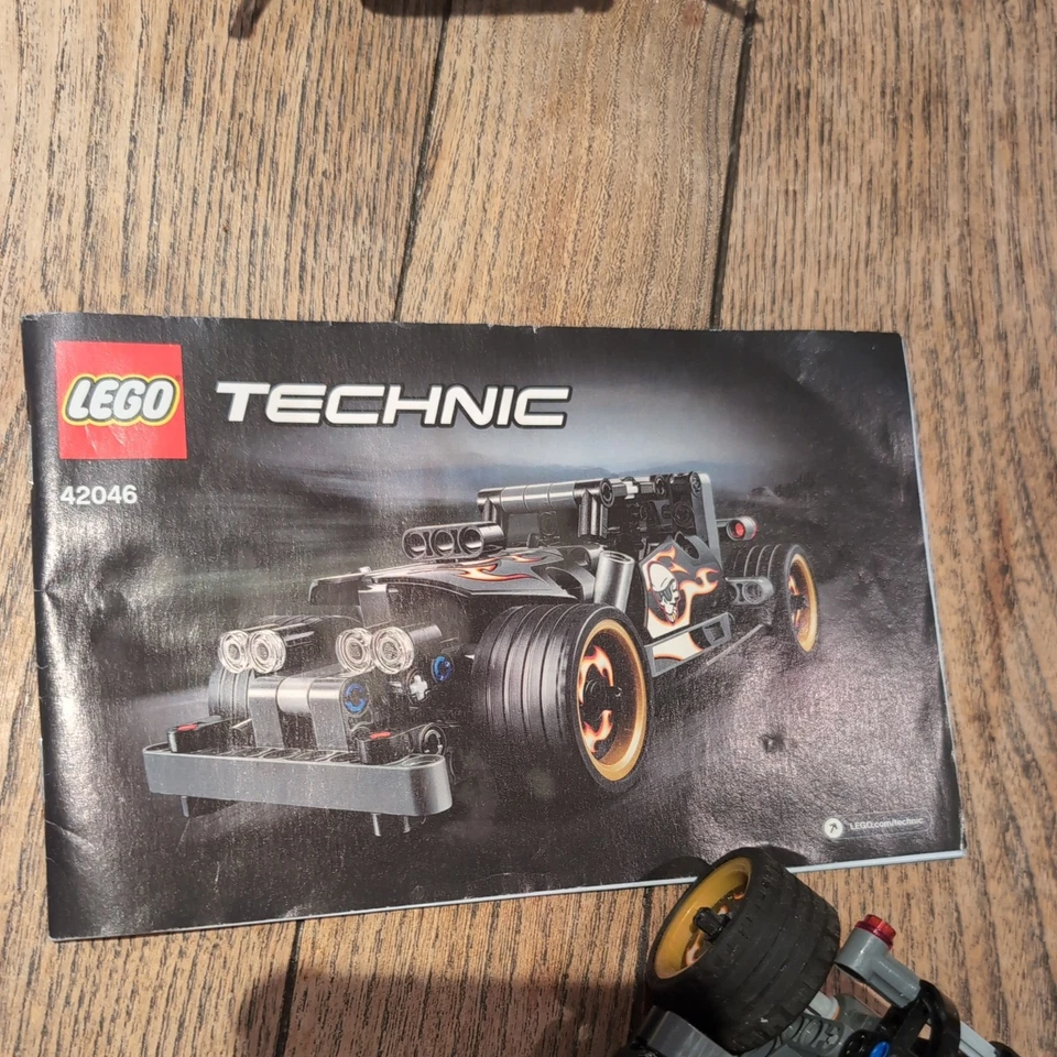 LEGO Technic 42046 Getaway Racer, photo 2 of 4