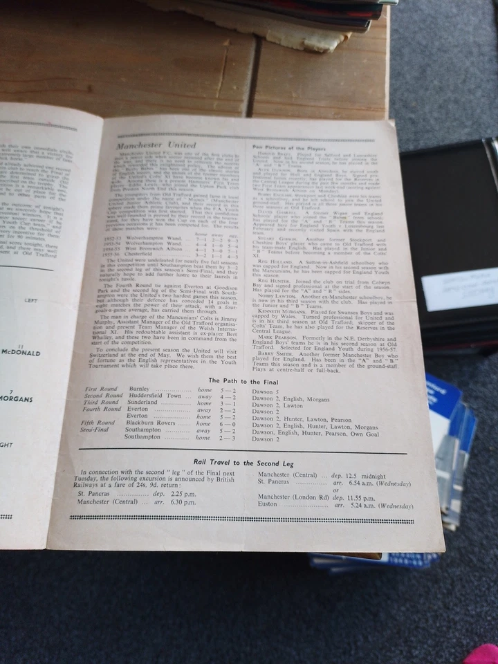 FA YOUTH CUP FINAL 1957 West Ham United v Manchester United 2/5/1957 (28) - Image 3 of 4