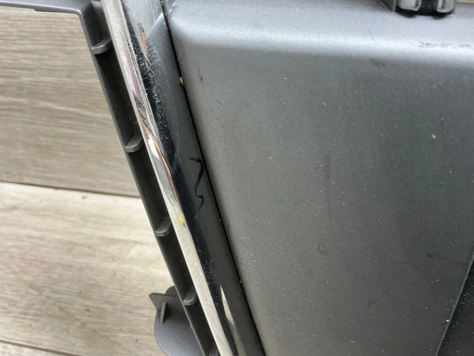 2010-2011-2012- Audi S5 Front Bumper Grille Upper OEM 8T0853651F - Image 4 of 4