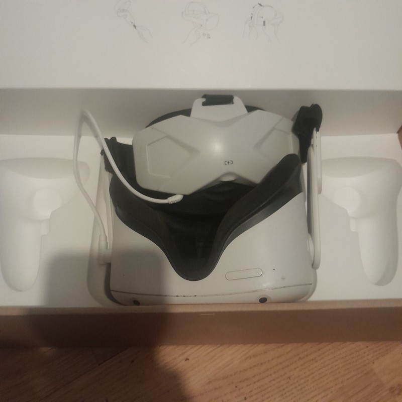 Oculus Meta Quest 2 128GB All-In-One VR Headset only +  extra Boxed