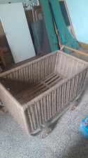 Lettino /culla per Bambino.  Anni '30,in Bambu' e Ruote In Legno