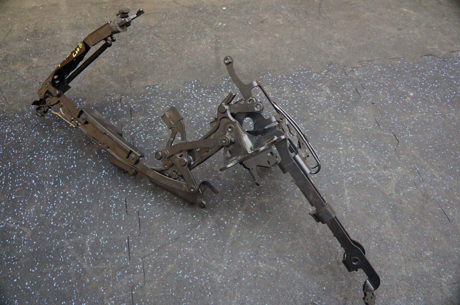 Right Passenger Convertible Roof Top Hinge 0023513118 McLaren 650S Spyder