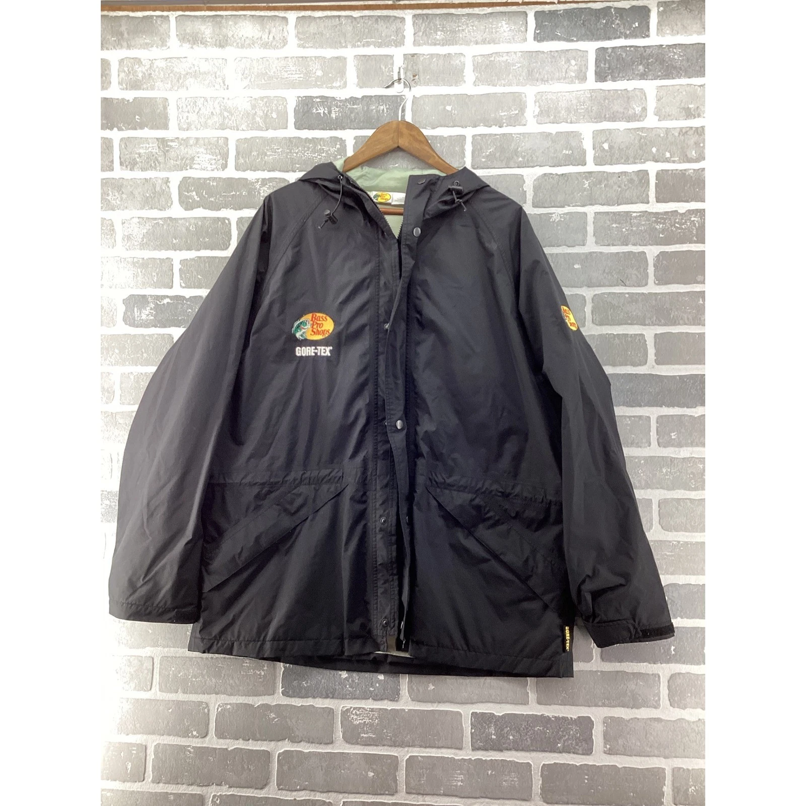 Bass Pro Shops Gore-Tex Rain Jacket Mens XL Black Waterproof Hooded Fishing Coat