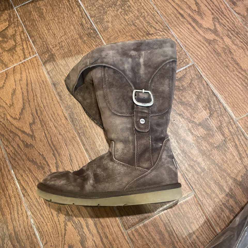 Botas Altas UGG Marrón Talla 7 Mujer Gamuza Genuinas Usadas en Excelente Condición Sherpa Cargo Clásicas Foto 3 de 4