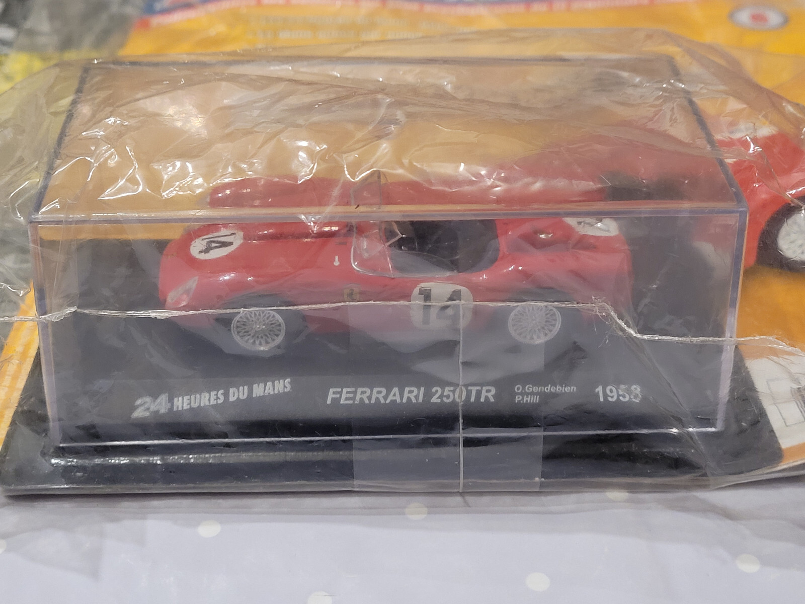Ferrari 250 TR miniature 1/43 Altaya Ixo cadeau idéal passionné automobile avec livret