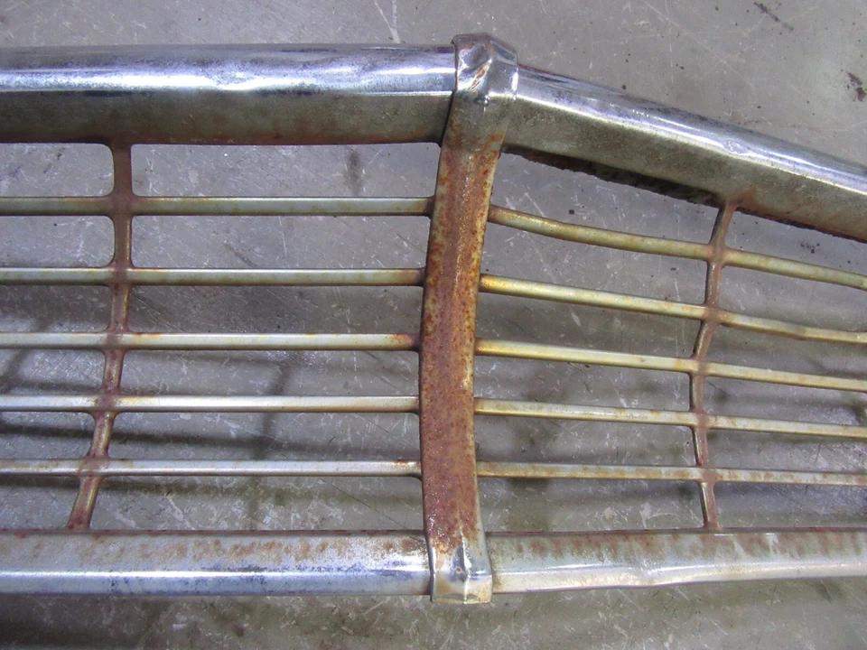 Ford Mainline Fairlane 1956 exterior parrilla delantera moldura lado izquierdo derecho Foto 4 de 4