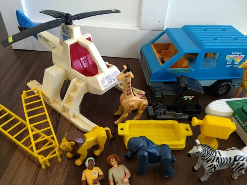 Vintage Fisher Price Helicopter News Station Van Boat Animals Giraffe Zebra Lot - Picture 4 of 4
