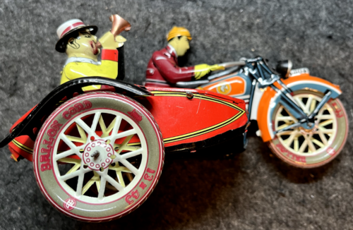 VINTAGE JOUETS EN FER-BLANE CLOCKWORK TUT-TUT MOTORCYCLE & SIDE-CAR VGC - Picture 4 of 11