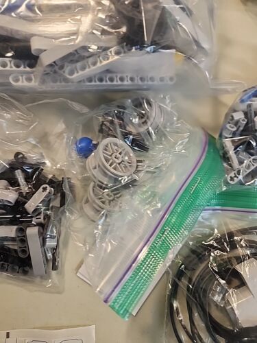 LEGO Mindstorm NXT 2.0 Retired 8547 Set w Manual CD - Picture 8 of 13