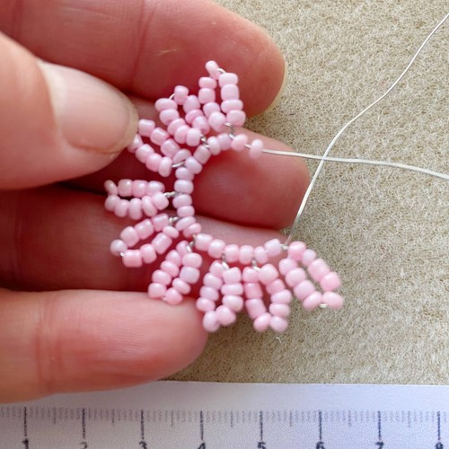 Kit artesanal de flores con cuentas - Gerbera. Un regalo creativo. - Imagen 4 de 6