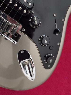 Fender Stratocaster USA 2011  HSS Deluxe Series mit Booster und Rollensattel (!)