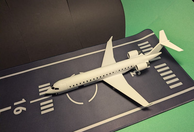 HO 1:87 scale CRJ 700 Canadair Regional Jet commuter jet aviation geek CRJ-700
