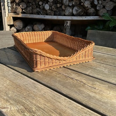 Vintage Shabby Chic Holzsockel geflochtener Korb Buchstabe im Tablett oder Brotkorb