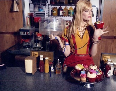 2 BROKE GIRLS - CAROLINE AUTOGRAMM # BETH BEHRS # +  UACC COA !!!