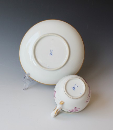 Meissen Tasse und Untertasse - Purpur Camaieumalerei mit grüner Mosaikkante - Bild 7 von 7