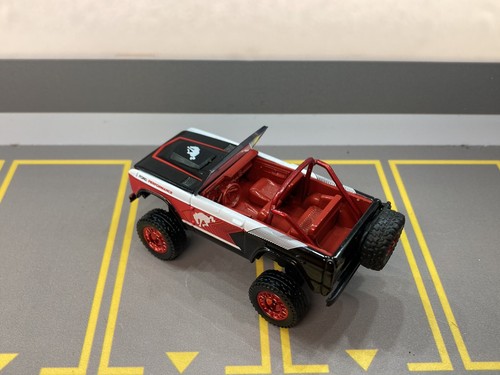 1966 Ford Bronco Lifted 4x4 Truck 1/64 Diecast Custom Off Road M2 Machines - Picture 7 of 14