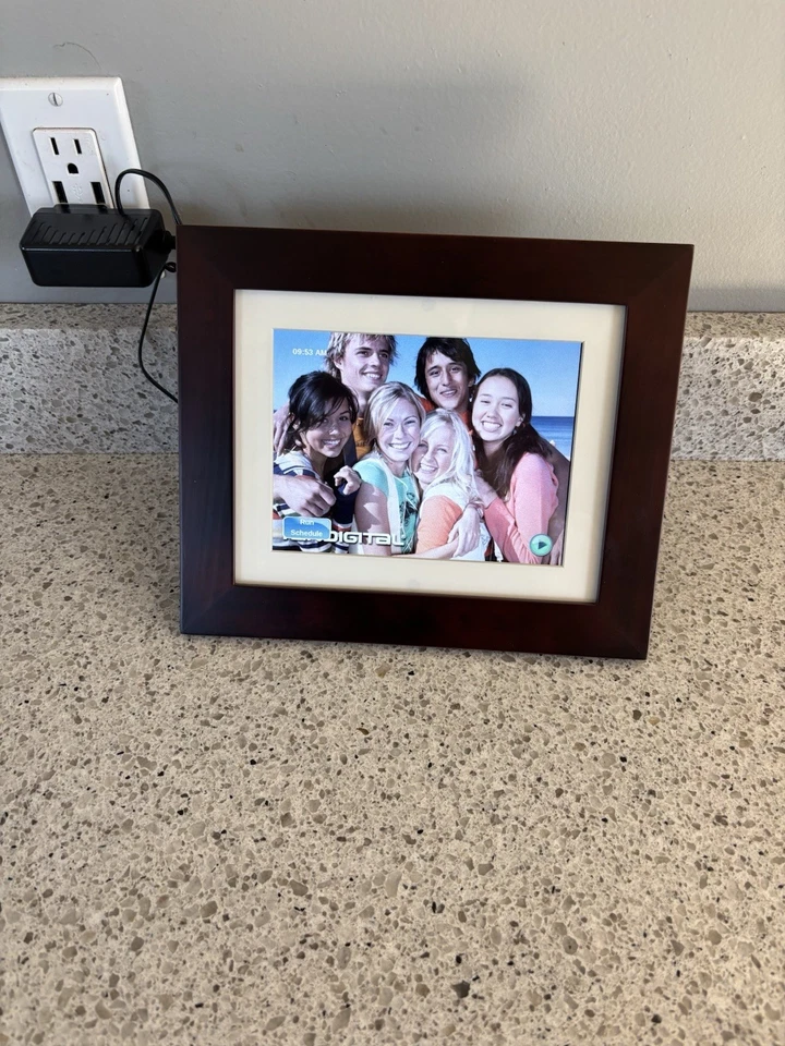 Pandigital Photo Frame 8 inch 1GB of Storage and 6400 Image Capacity - Image 2 of 4