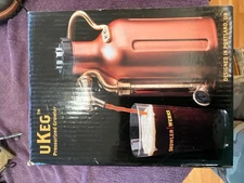 Growler Werks UKEG Pressurized Growler 64 oz Copper. Never Used new in box