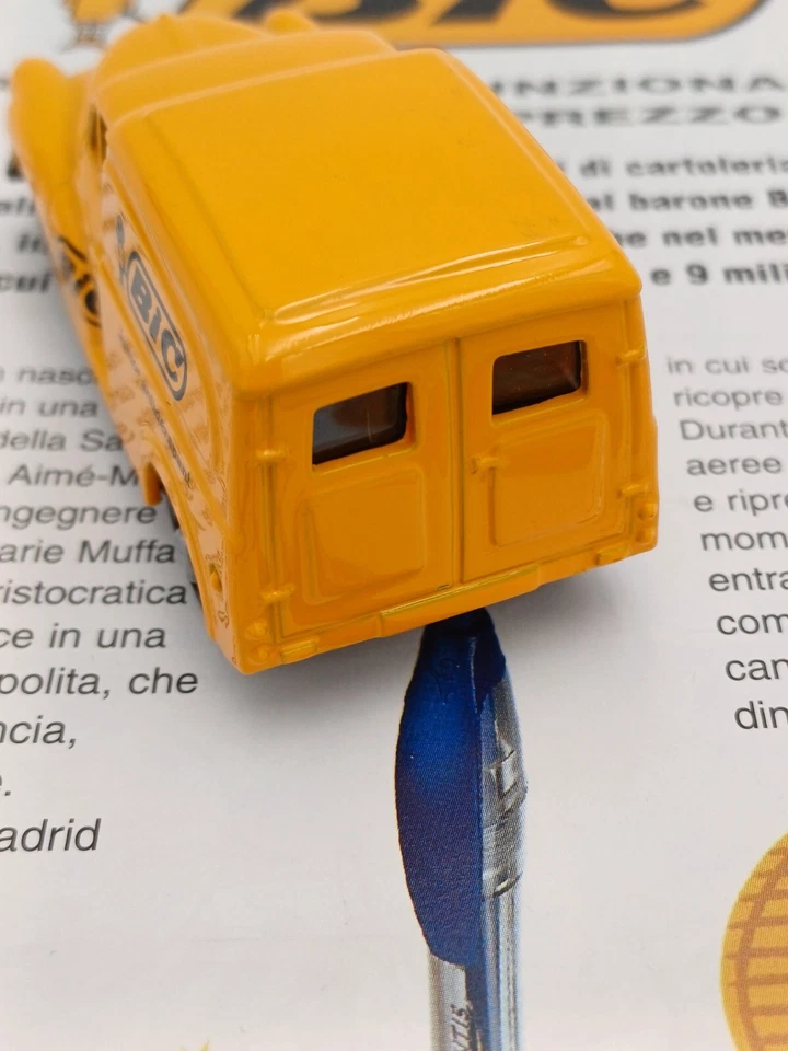 CORGI MORRIS MINOR VAN PUBBLICITARIO BIC  - MODELLINO 1:43 + pagine ILLUSTRATE - Immagine 4 di 4