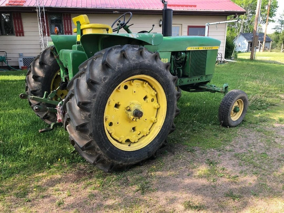 Tractor John Deere 3020 Foto 4 de 4