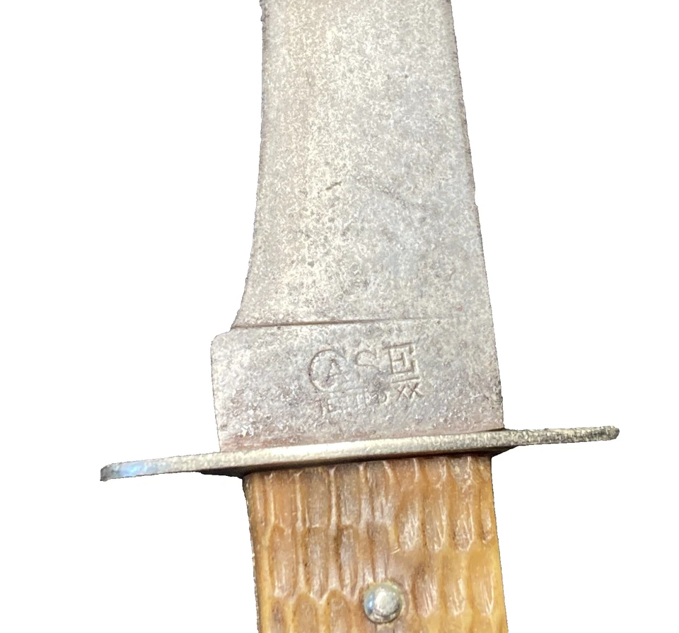 CUCHILLO DE CAZA 1925/1932 ESTUCHE RARO PROTECTOR DE ALUMINIO/ACERO AL CARBONO Y HOJA FIJA HUESO Foto 2 de 4