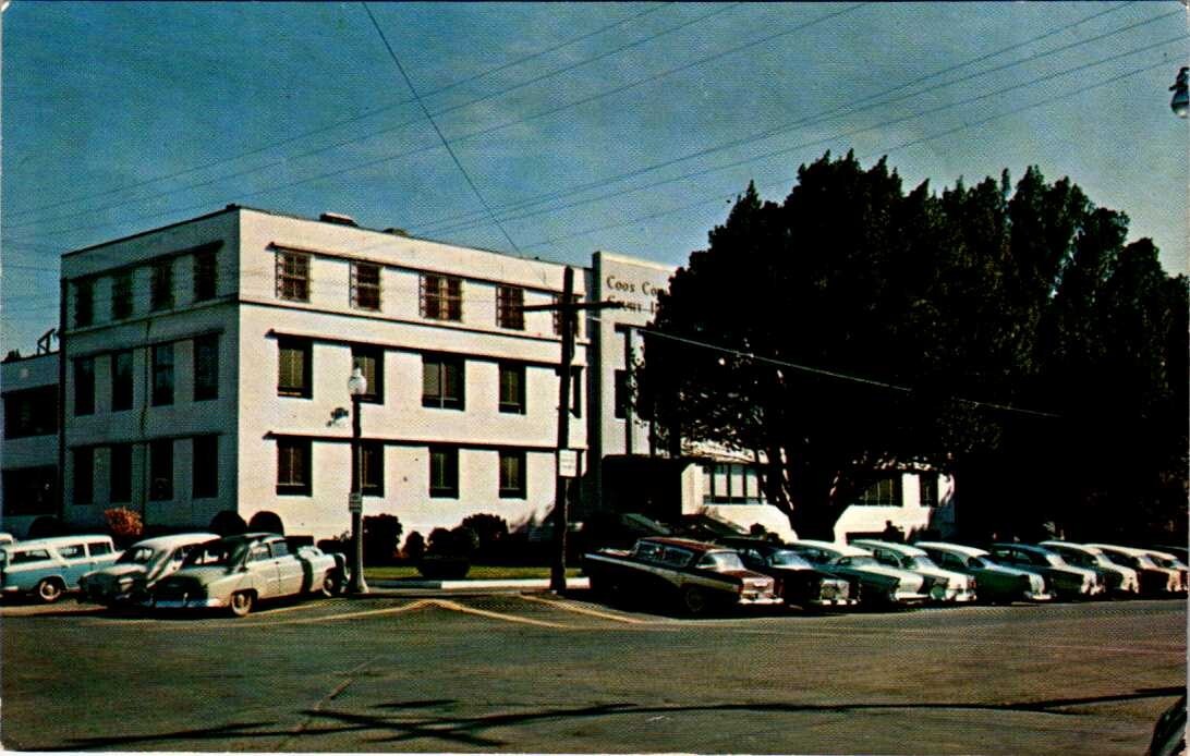 Chrome Postcard Coos County Court House Coquille Oregon OR UNP Old cars