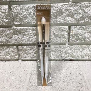 triangle concealer brush