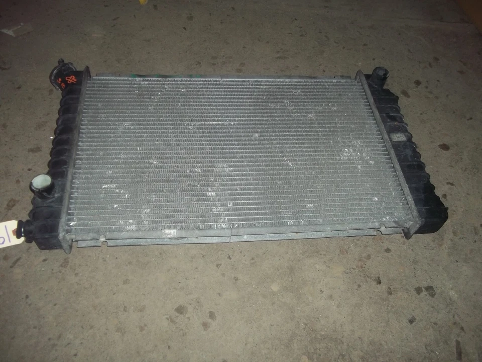 Radiador de refrigeración del motor Sonoma Blazer 1986-1993 S10 S15 14-7/8" de alto OEM Foto 2 de 4