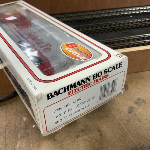 BACHMANN Lighted HO EMD 63502 GP-40 'SANTA FE' #6067 DIESEL LOCO BOXED - Picture 2 of 14