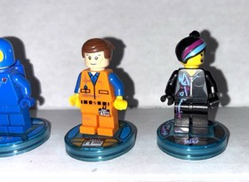 LEGO The LEGO Movie - Emmet  Wyldstyle Bad Cop Benny Spaceman Minifigures Tags