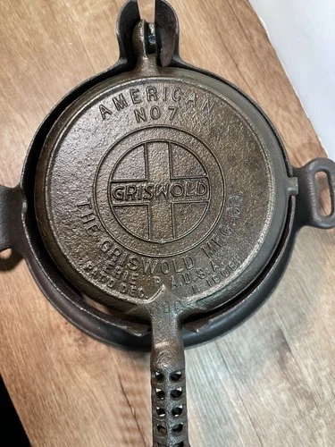Griswold Cast Iron No. 7 Waffle Maker Base - Read