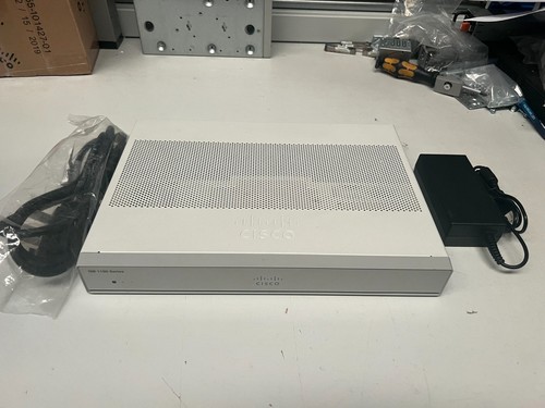 Cisco C1117-4PWE + SL-1100-4P-SEC + SL-1100-4P-APP Lizenz WLAN Router 1117-4PW - Bild 1 von 6