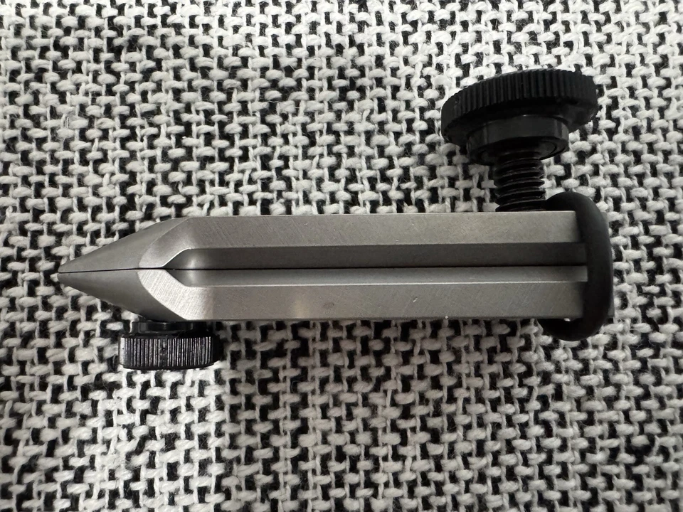 Mandíbulas de tornillo de pesca con mosca Abel Foto 2 de 4