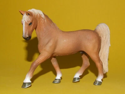 18) Schleich Schleichpferd Tennessee Walker Hengst 13631 - Bild 1 von 4