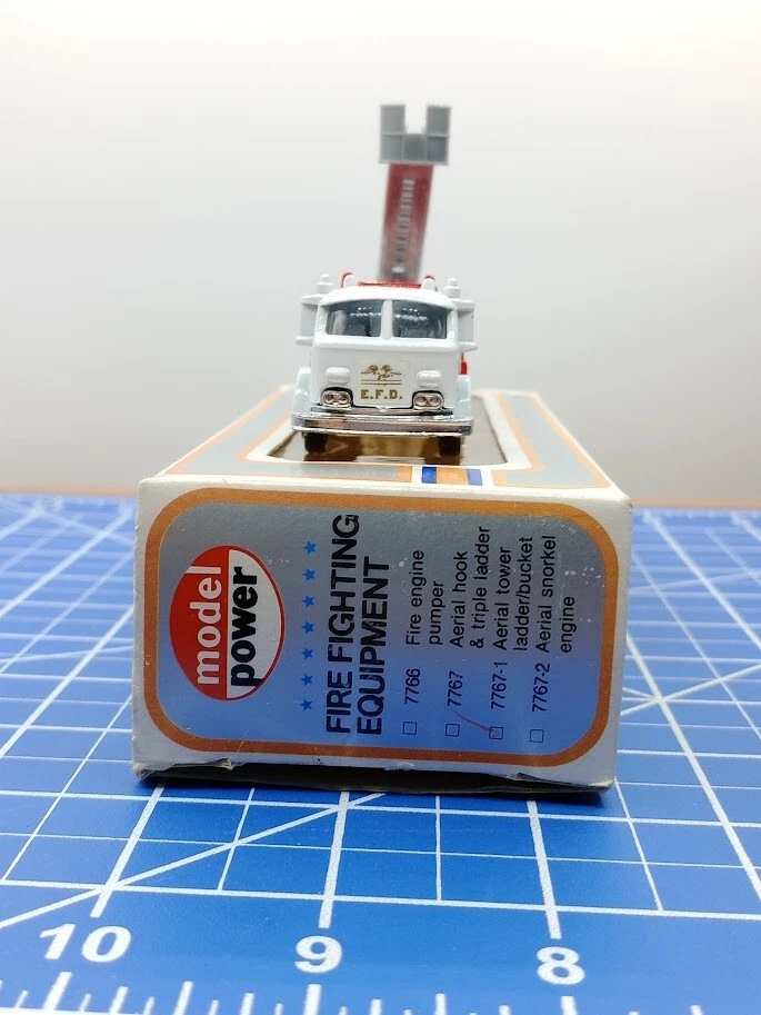 Model Power Fire Fighters 7767-1 HO Diecast Aerial tower ladder/bucket truck - Image 3 of 4