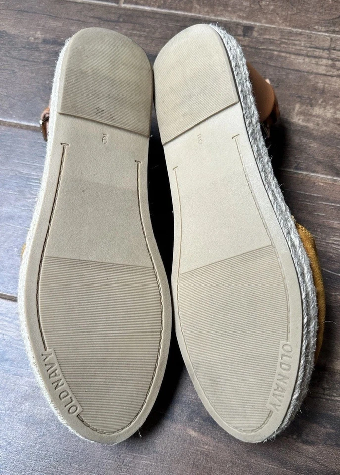 Sandalias Old Navy para mujer 9 punta cerrada zapato amarillo mostaza camel marrón correa para el tobillo Foto 3 de 4