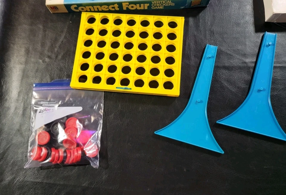 Vintage 1979 Milton Bradley Connect Four Board Game With original box - Image 3 of 4