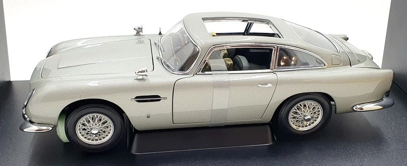 Autoart 1/18 Scale 70021 - Aston Martin DB5 W/ Weapons 007 James Bond Goldfinger - Image 3 of 4