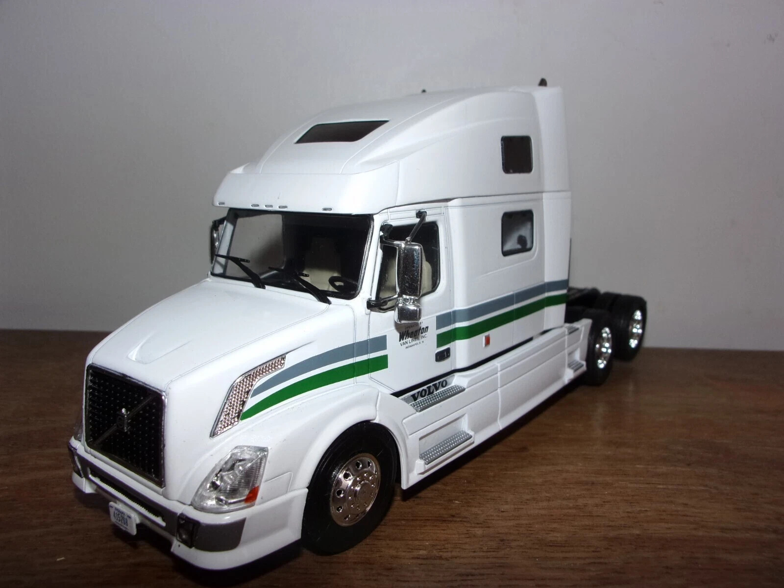 1/43 Ixo Altaya Volvo VNL 730 Bekins Semi Truck with Trailer
