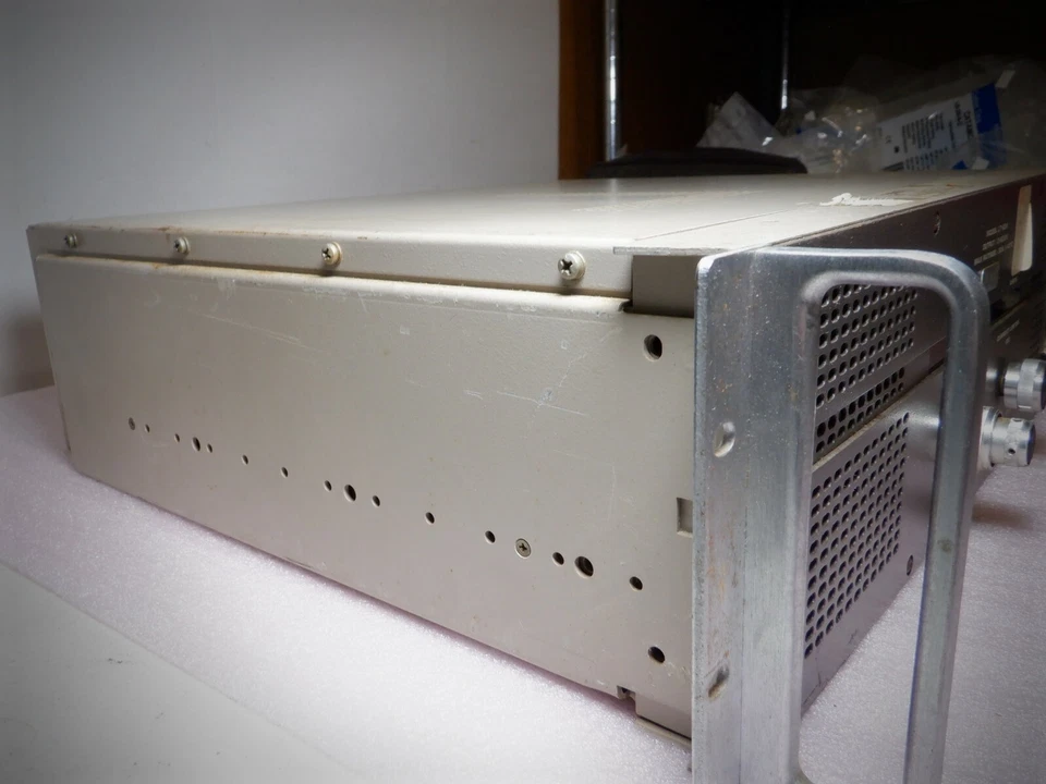 Fuente de alimentación regulada Lambda, modelo LT-824 Foto 4 de 4