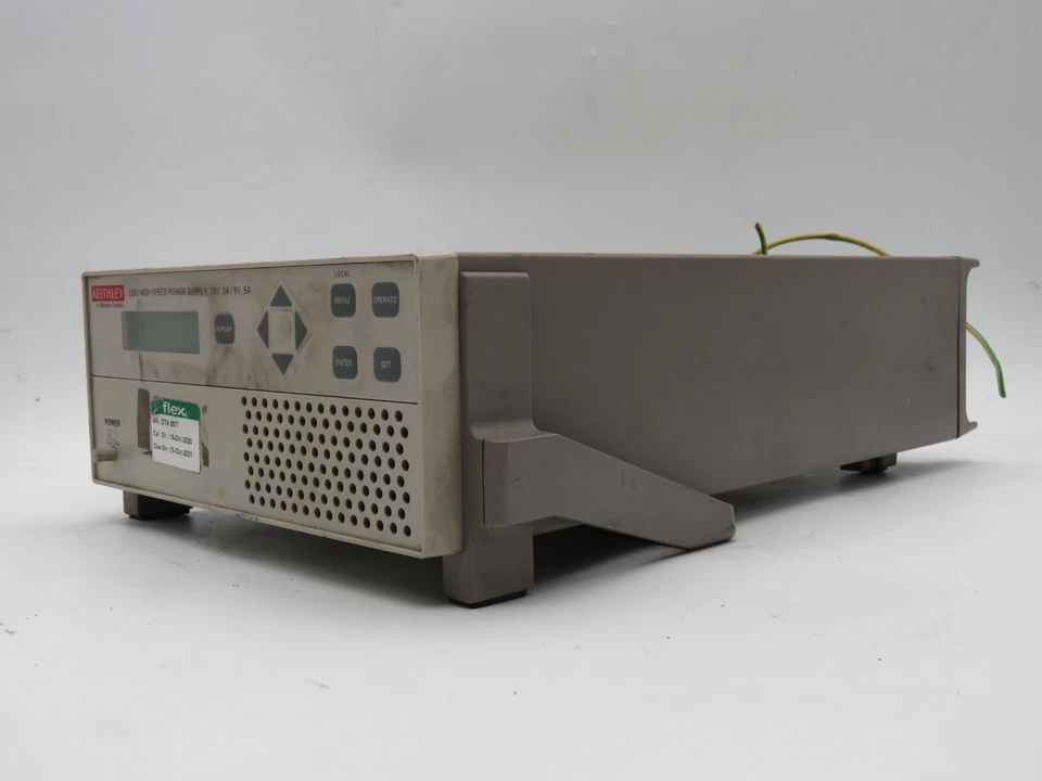 Fuente de alimentación de alta velocidad Keithley 2303 15V, 3A/9V, 5A Foto 2 de 4