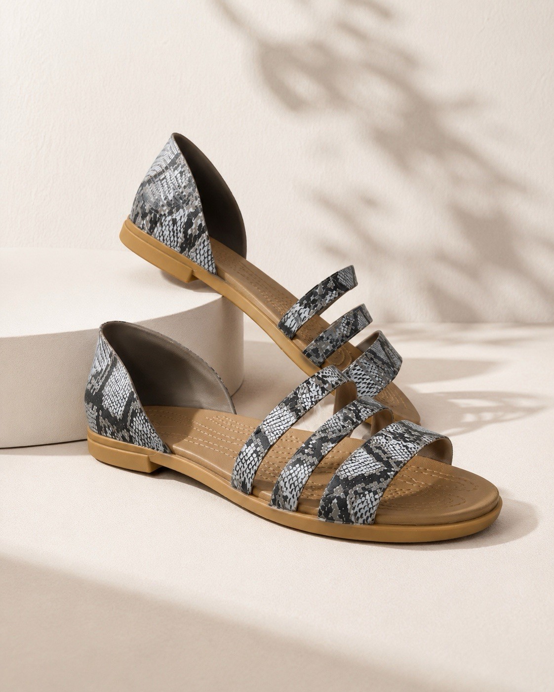 Crocs Tulum Open Toe Flat Gray Tan Snake 3-Strap Flat Sandals Size 8 Flip Flops