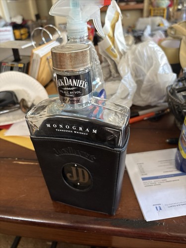 Jack Daniels Gentleman Monogram Bottle Tennessee Whisky Leather Empty Bottle - Picture 4 of 4