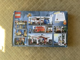 Lego 10184 Town Plan Movie Theatre Gas Station New!